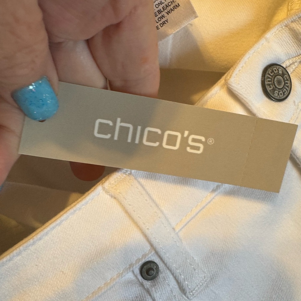 NWT RET: $95    Chico's White Jeans SKINNY/CROP SUMMER    SIZE: 8      Bin#7 - Picture 13 of 14